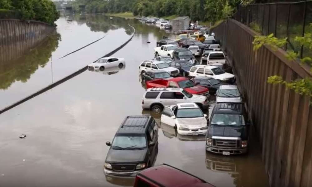 Ураган «Харви» уничтожил миллион автомобилей!
