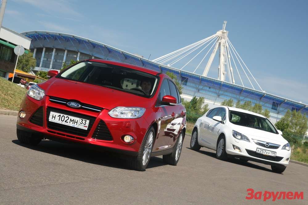 Ford Focus 1.6, 5-ст. МКП: 846 400 руб.; Opel Astra 1.4 turbo, 6-ст. МКП: 888 500 руб.