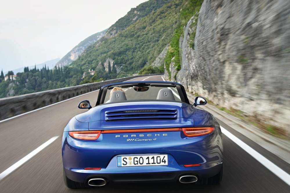 Porsche 911 получил полный привод и новые опции
