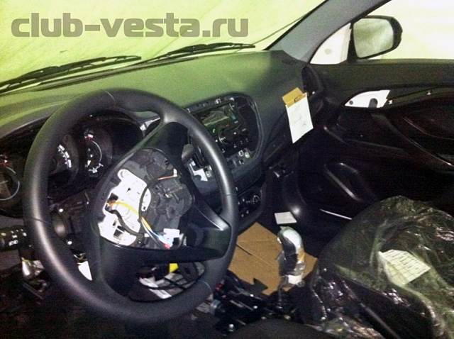 В Сети засветился салон серийной Lada Vesta с завода в Ижевске