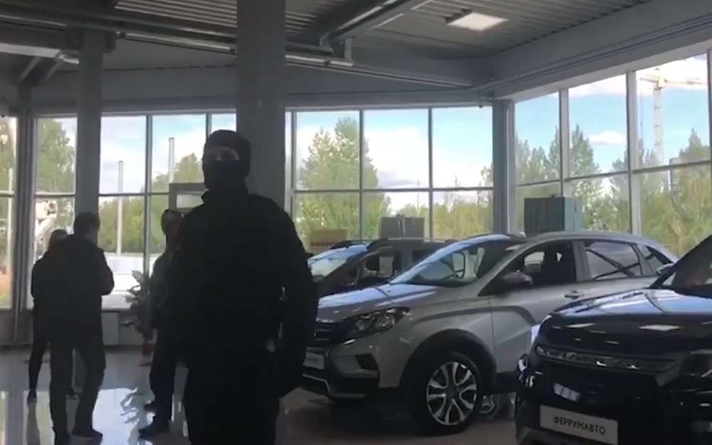 Автосалон украл у клиентов 40 млн рублей (видео)