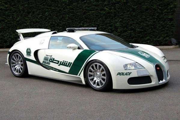 Избалованная суперкарами полиция Дубая засматривается на Bugatti Veyron