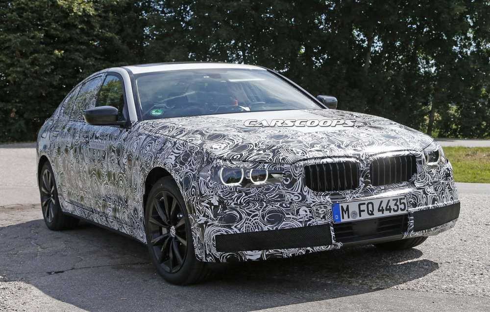 Новый BMW 5-й серии показал фары из-под камуфляжа