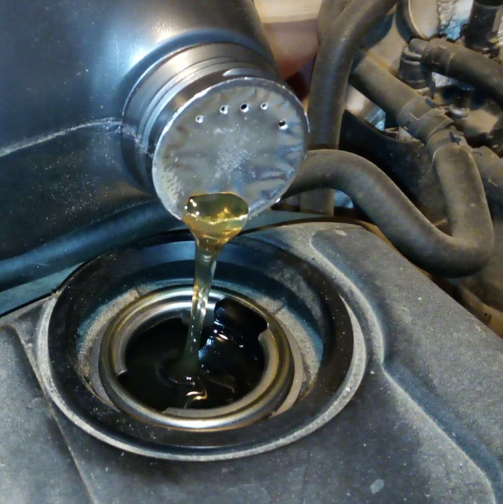Как залить масло