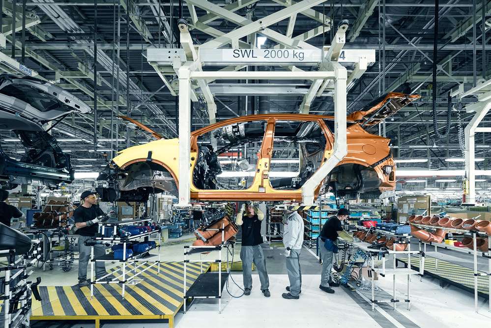 Сборка Nissan Murano на заводе компании в Санкт-Петербурге