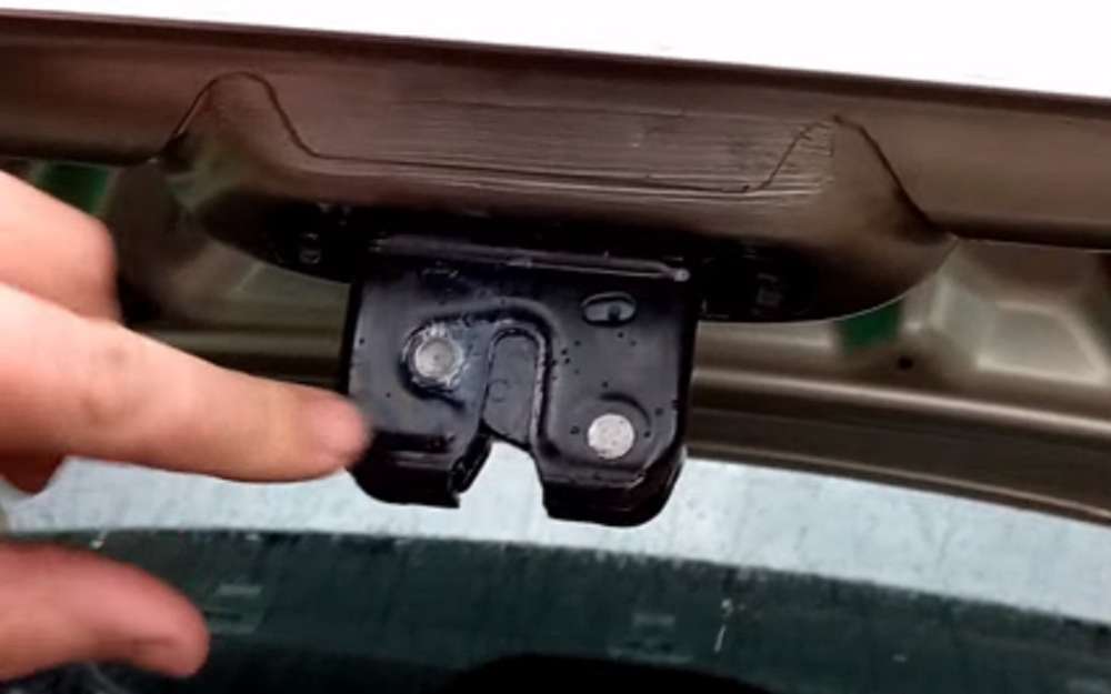 Как исправить багажник Гранты быстро и дешево (видео)