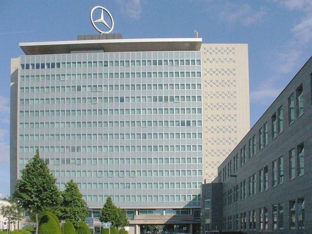 Mercedes-Benz стал вторым в премиум-сегменте, опередив Audi
