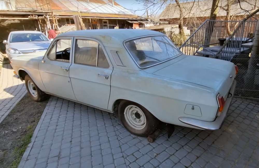 Новенькая Волга ГАЗ-24М 36 лет простояла в гараже у деда