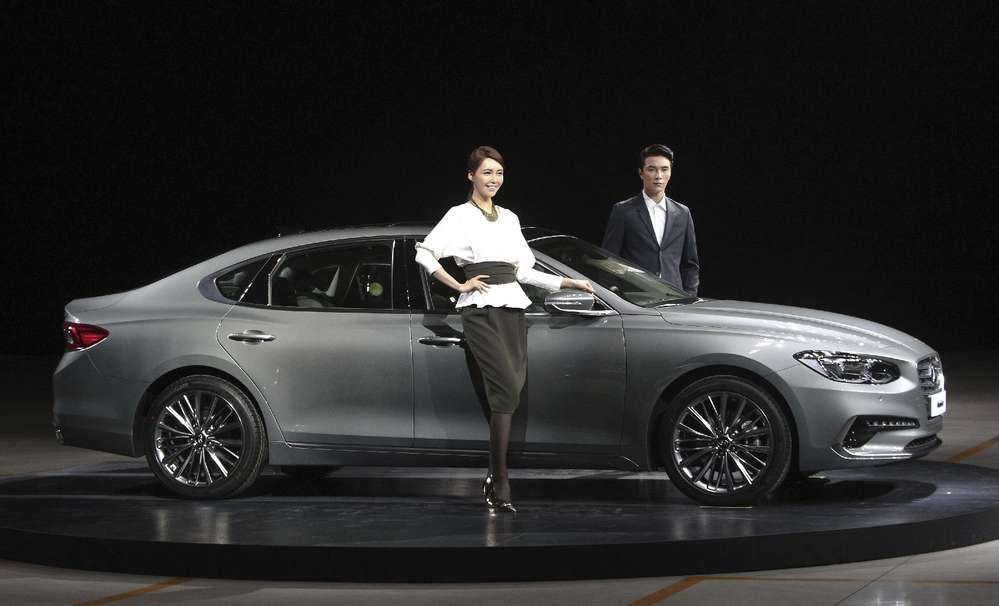 В октябре Hyundai представила бизнес-седан Grandeur/Azera нового поколения, но потребители ждут совсем другие машины - доступные и практичные кроссоверы.