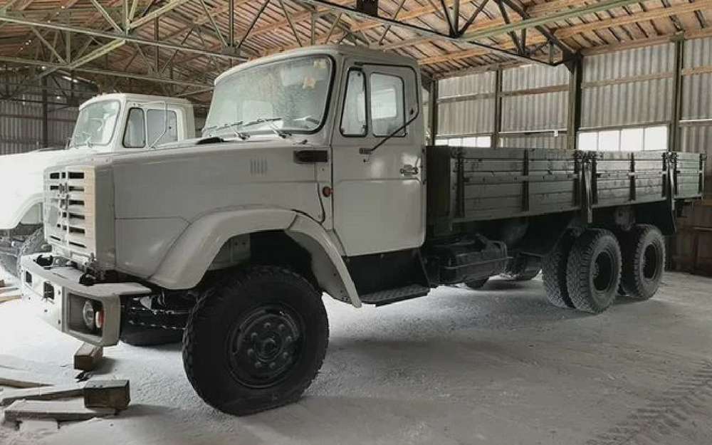 В России продают грузовики ЗиЛ-133 из госрезерва