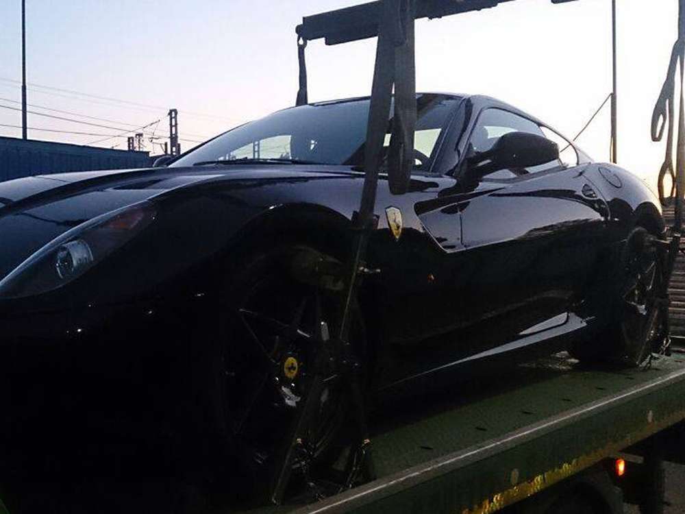 Владелец Ferrari устроил погоню за эвакуатором, утащившим его автомобиль