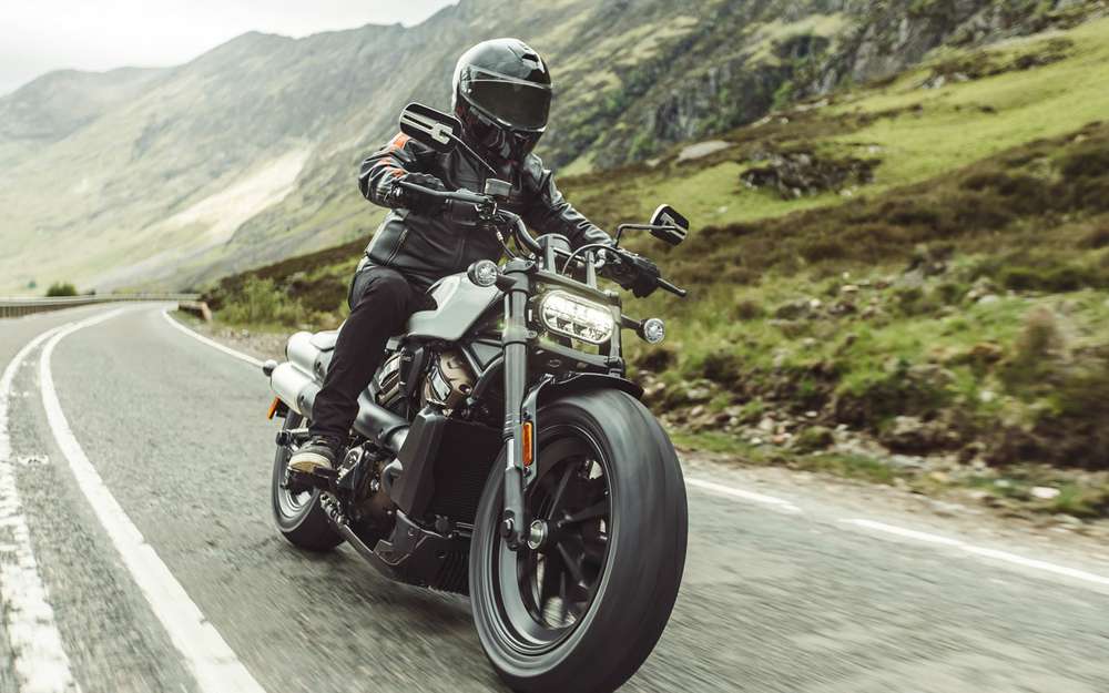 Новый Harley-Davidson - у него нет рамы!