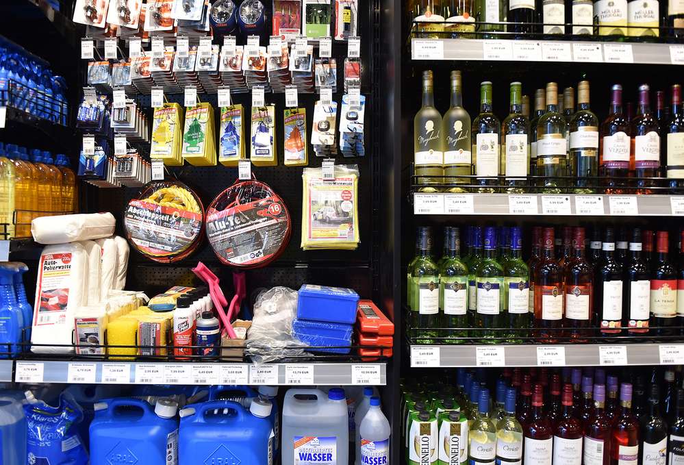 На АЗС вернется алкоголь. Остроумное решение правительства по сдерживанию цен