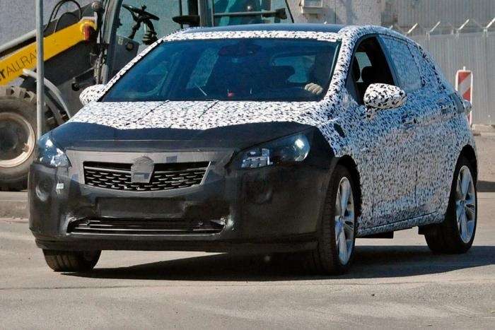 Новый Opel Astra запечатлели со всех сторон