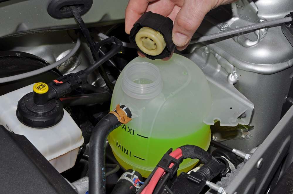 Renault Duster: замена охлаждающей жидкости
