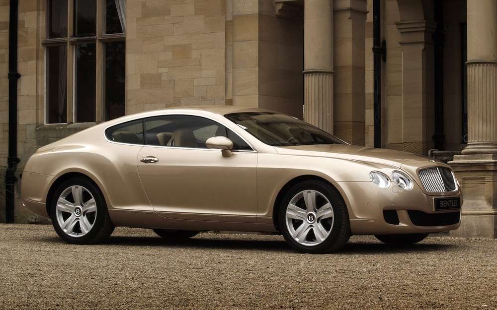 Bentley Continental GT, 2003-2011. Длина - 4,8 метра. Силовой агрегат - W12, 6 л, 560 л.с., 6АКП, 4х4. Разгон до 100 км/ч - 4,8 секунды