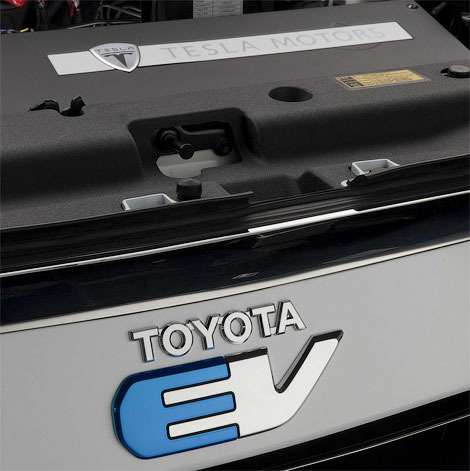 Toyota показала электрокар на базе RAV4