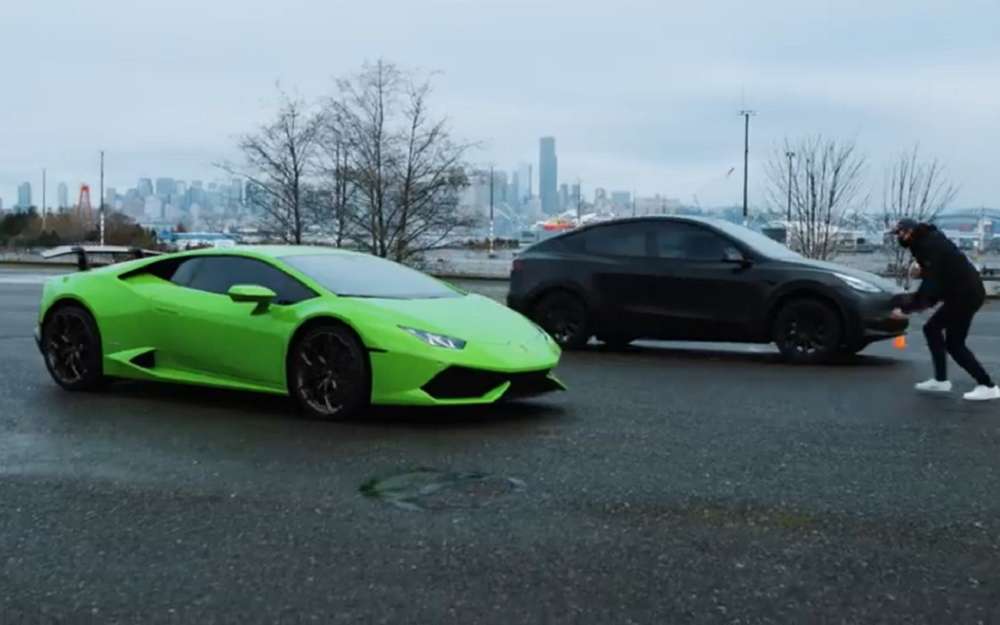 Кто кого: не самая быстрая Тесла или Lamborghini Huracan? (видео)