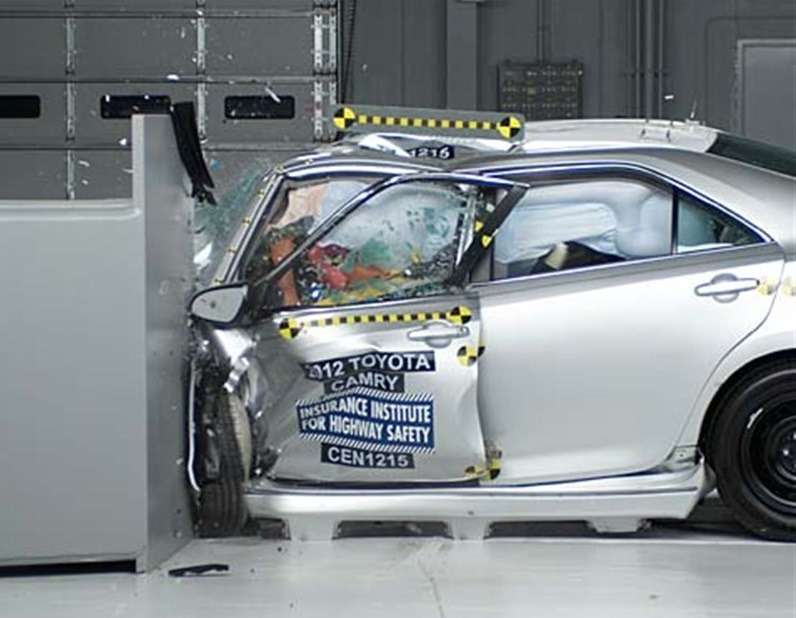 Consumer Reports лишил Toyota Camry своей рекомендации