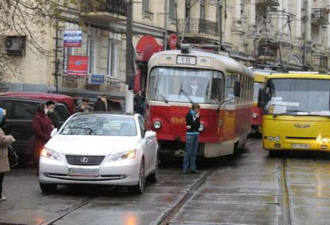 За простой общественного транспорта с московских водителей взыскали 5,5 млн руб. 