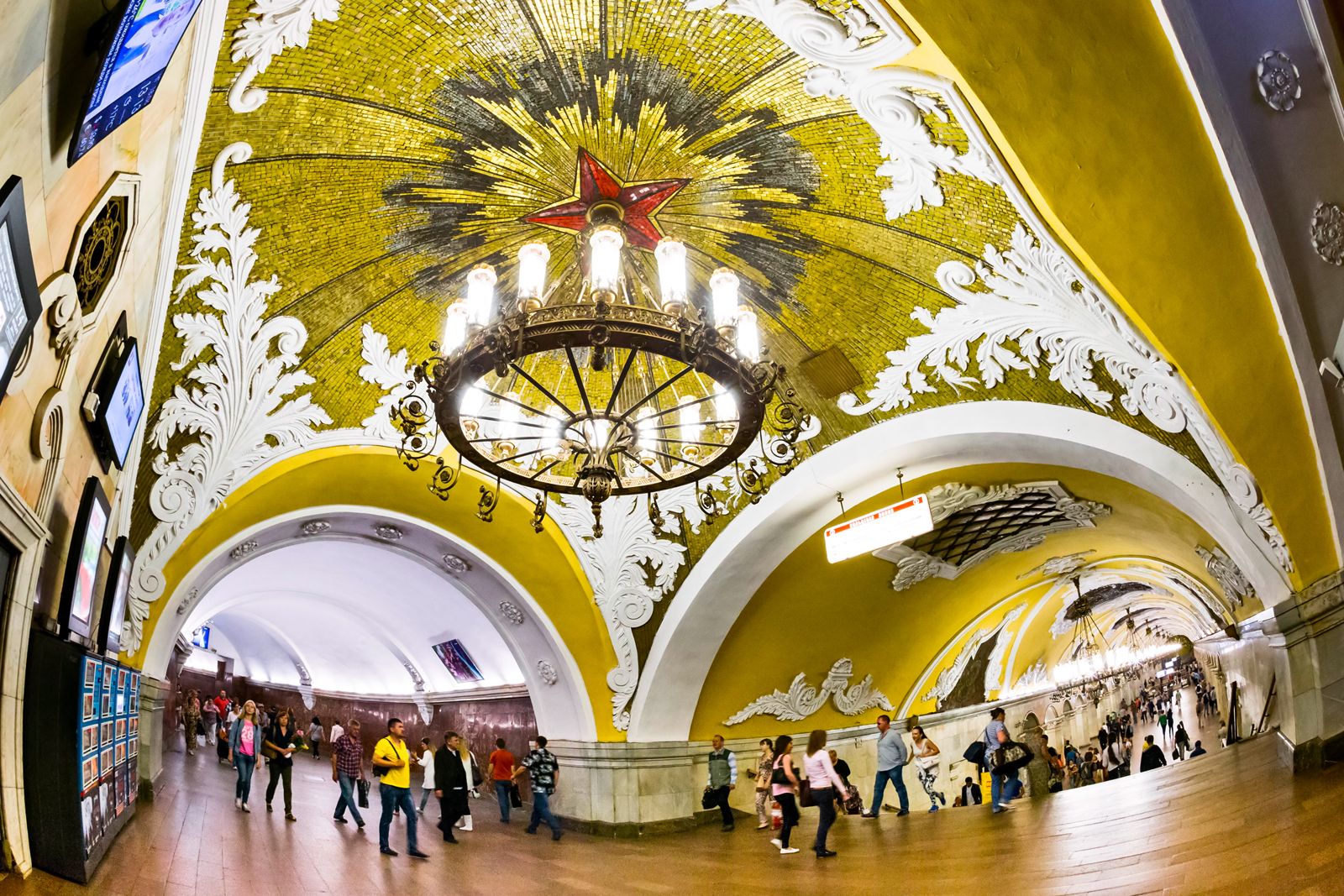 Углубляемся в историю московского метро: красоты и тайны подземелья