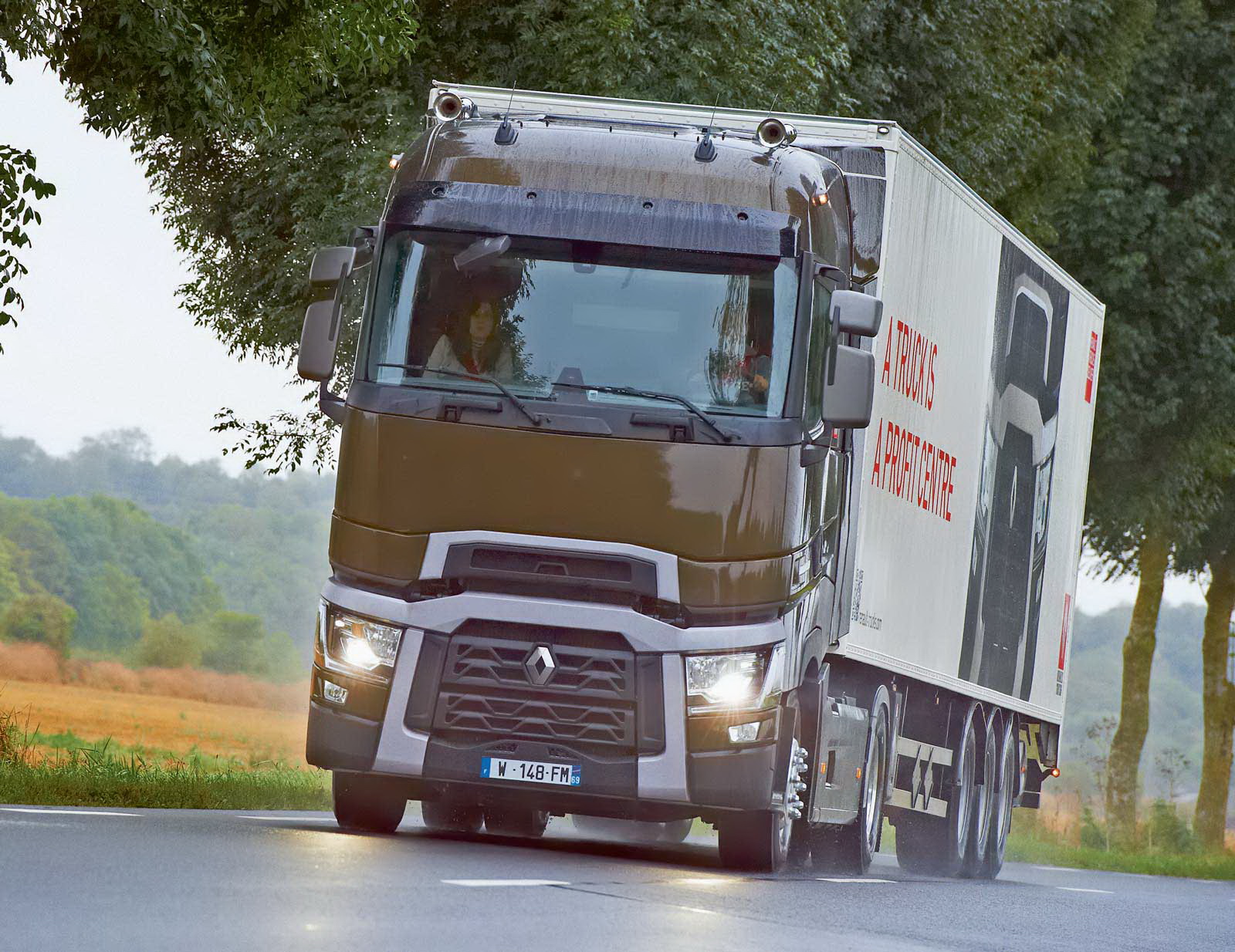 Renault finally launches right-hand drive Range T High - Trucking