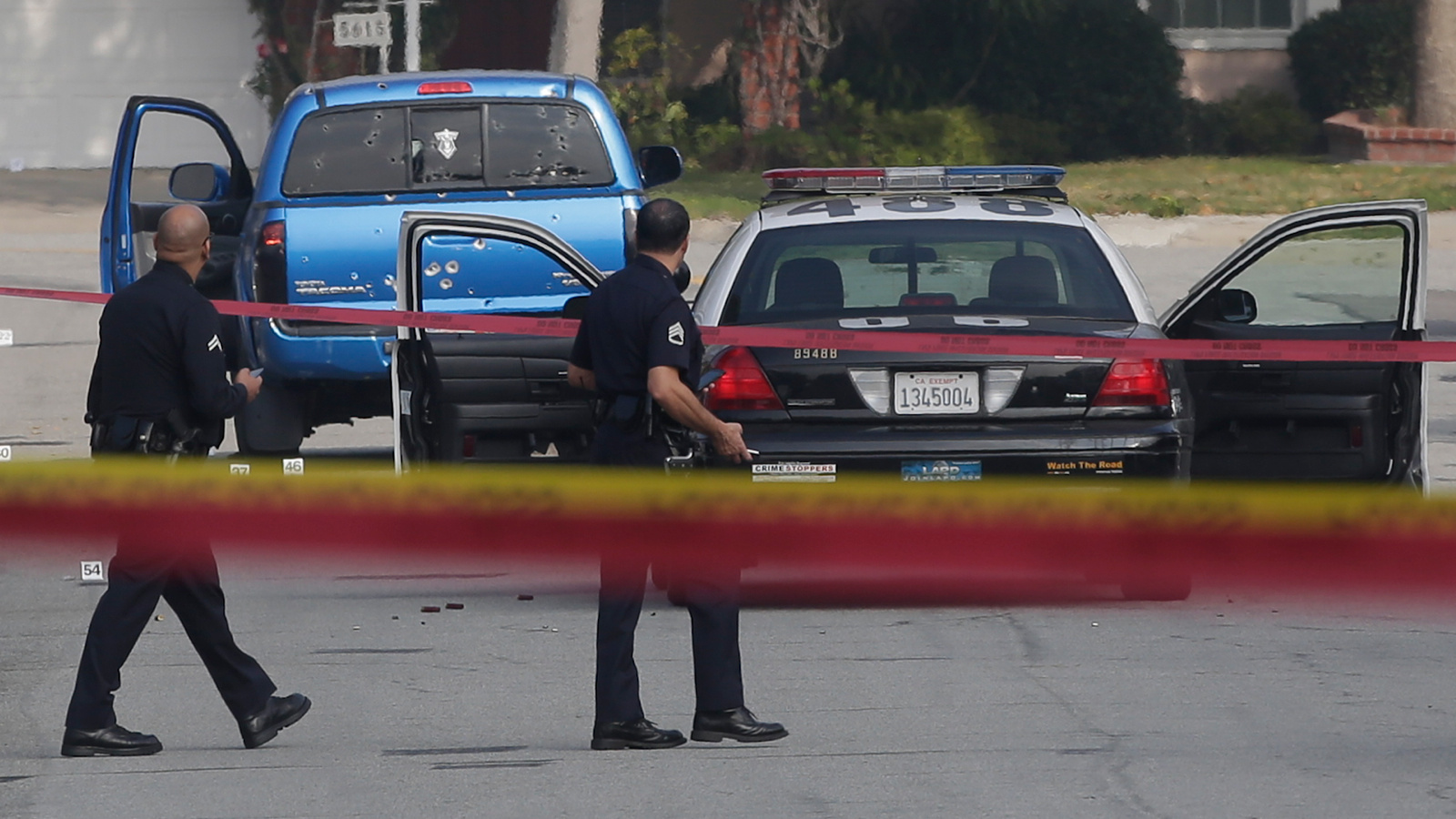Извинения полиции. Полиция Лос Анджелеса стрельба из авто. Стрельба полиции в Лос Анджелесе. Пикап убитый в Америке.