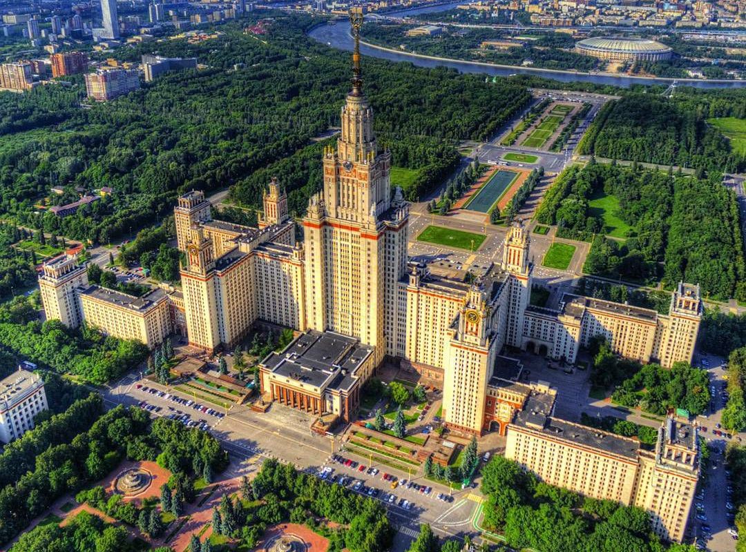 Мгу корп в. Университет МГУ В Москве. Здание МГУ на Воробьевых горах. Комплекс зданий МГУ. Главное здание МГУ имени м.в. Ломоносова.