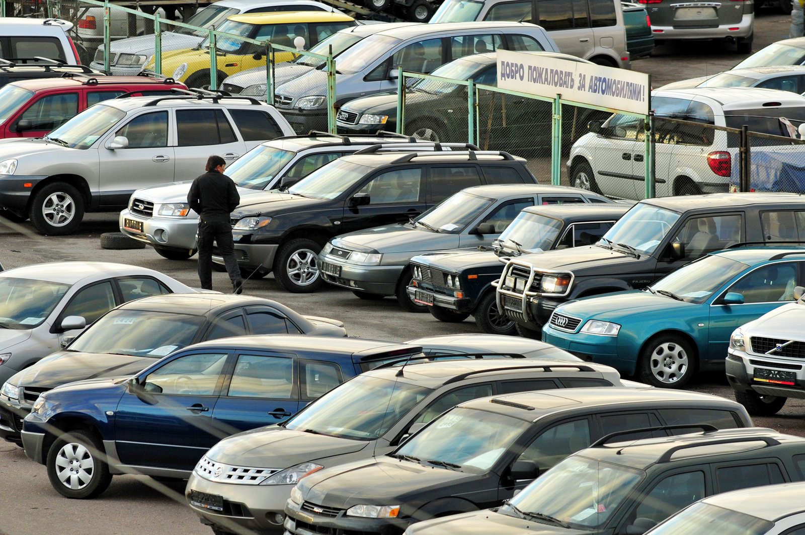 Купить растаможенную машину в россии. Рынок автомобилей. Автомобили авторынок. Рынок автомобилей с пробегом. Вторичный рынок автомобилей.