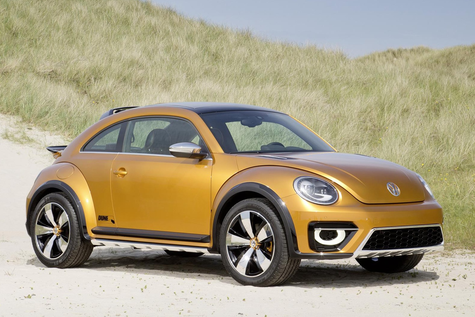 VW Releases New Photos of the Beetle Dune, Says it Could be Built Carscoops