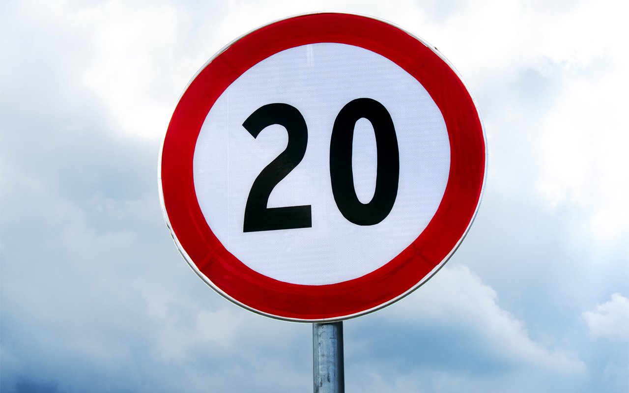 При каких случаях устанавливают знаки ограничения скорости. Знак 20. Знак 20 км. Дорожные знаки ограничения. Ограничение 20 км в час знак.
