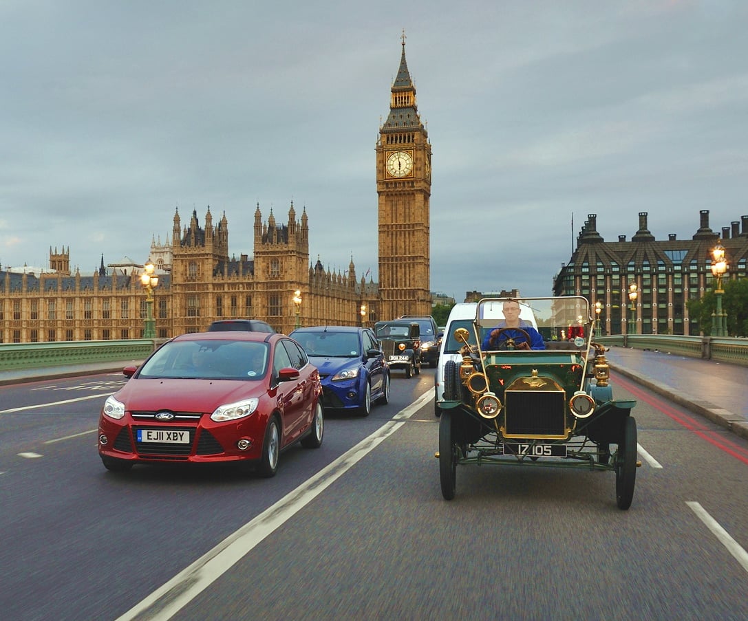 Англия какие машины. Мини Купер в Лондоне. Левостороннее движение в Великобритании. Европейские машины. Популярные автомобили в Англии.