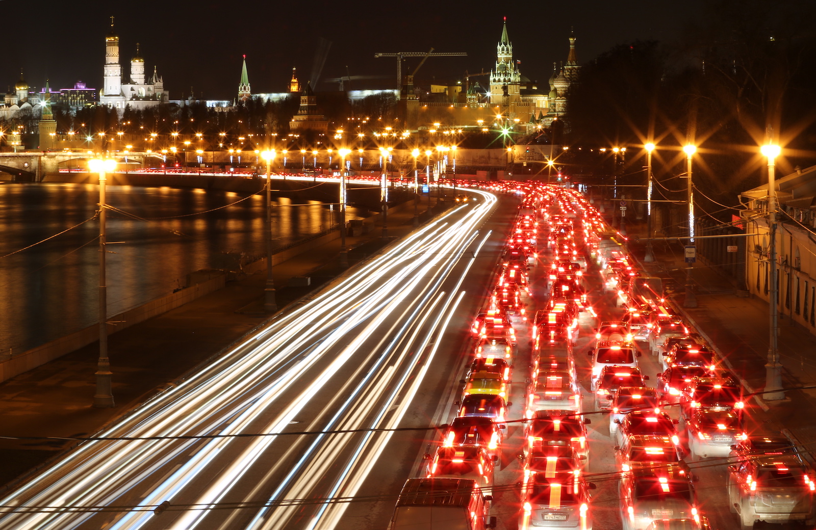 Москва ночь дорога. Пробки в Москве. Ночные дороги Москвы. Поток машин. Московские пробки.