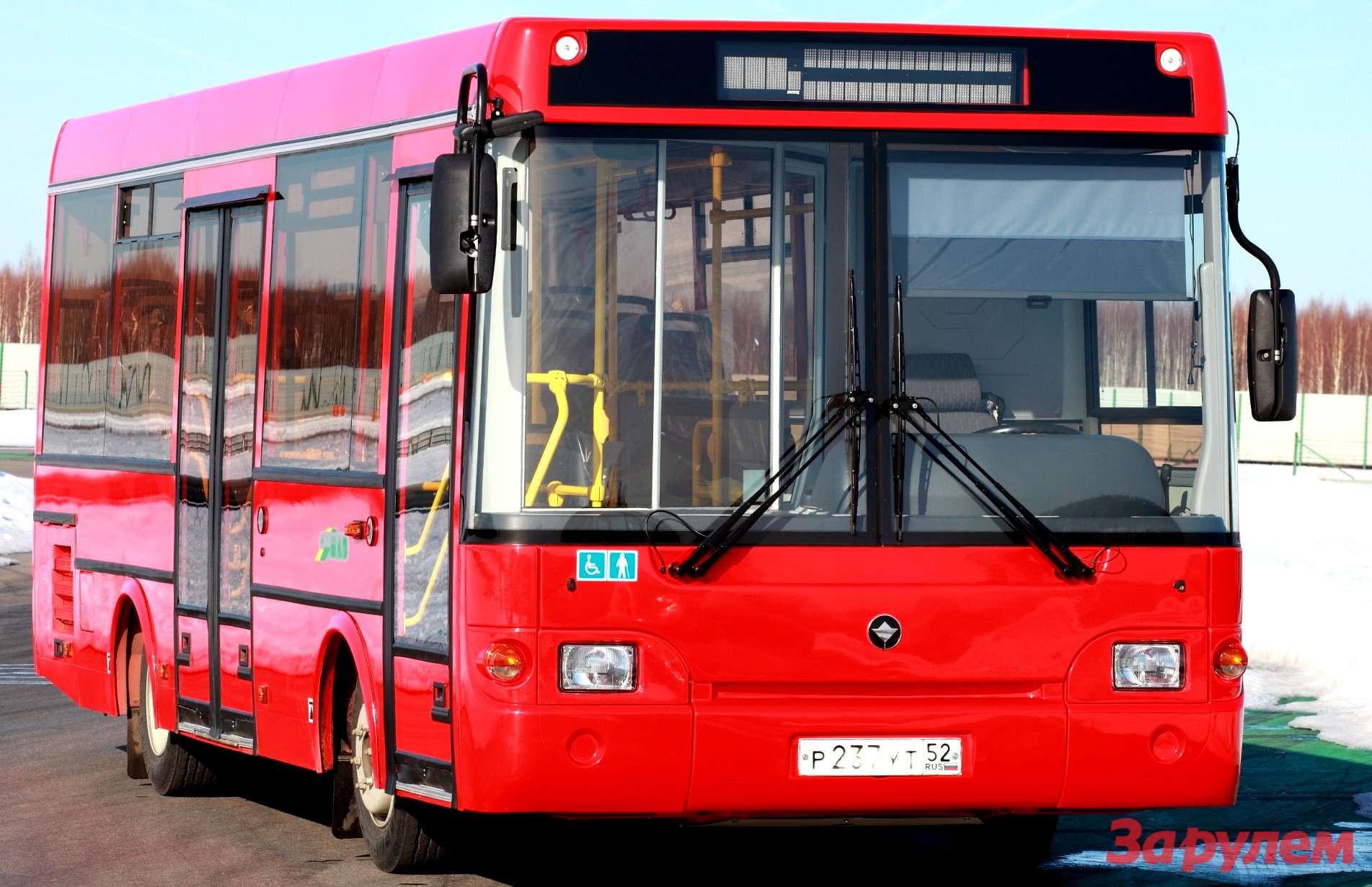 Красный автобус маршрутка. ПАЗ-3237 автобус. ПАЗ низкопольный 3237. ПАЗ 3237 новый. ПАЗ 3237 газовый.
