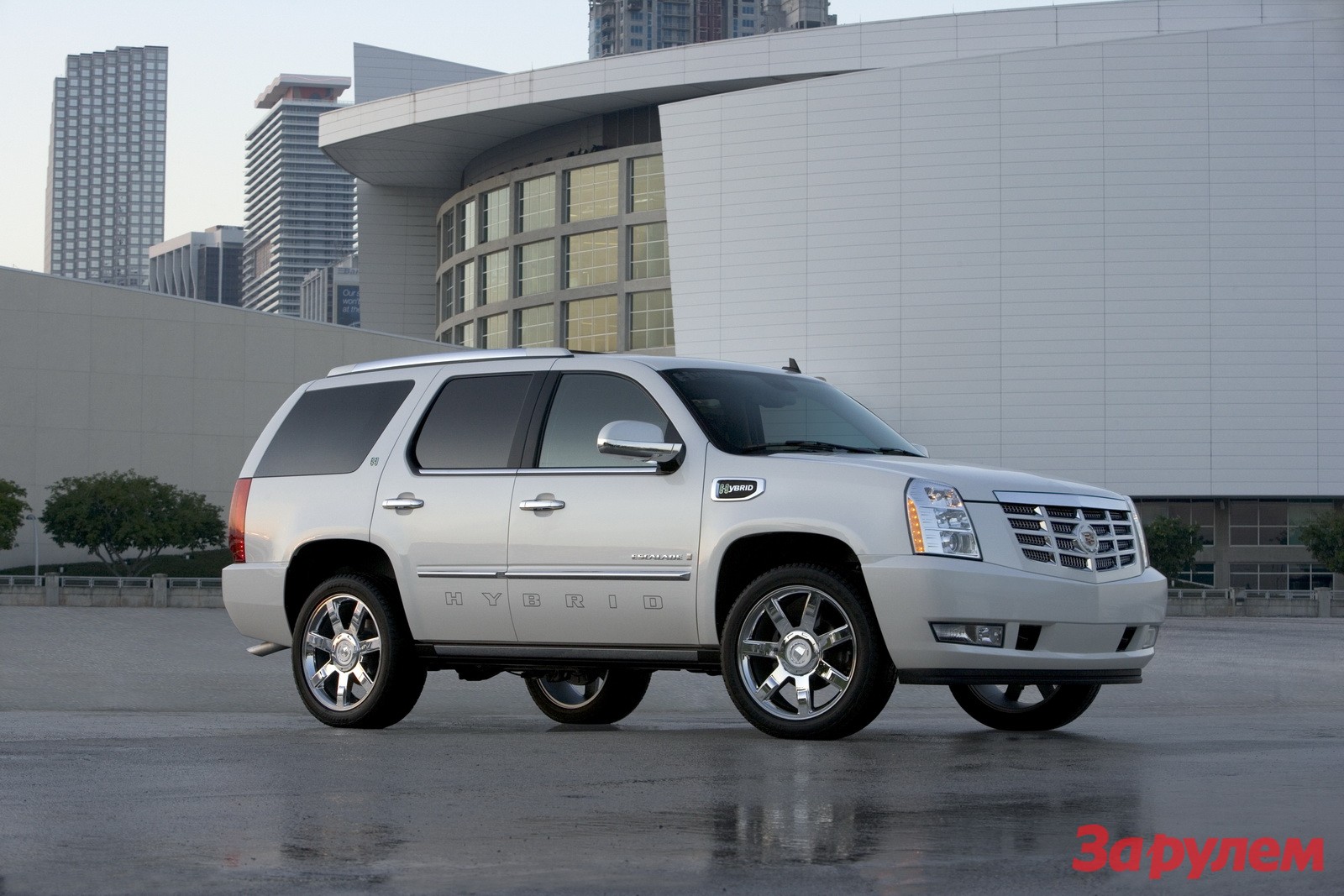 Купить б/у Cadillac Escalade III 6.2 AT (409 л.с.) 4WD бензин автомат в Москве: