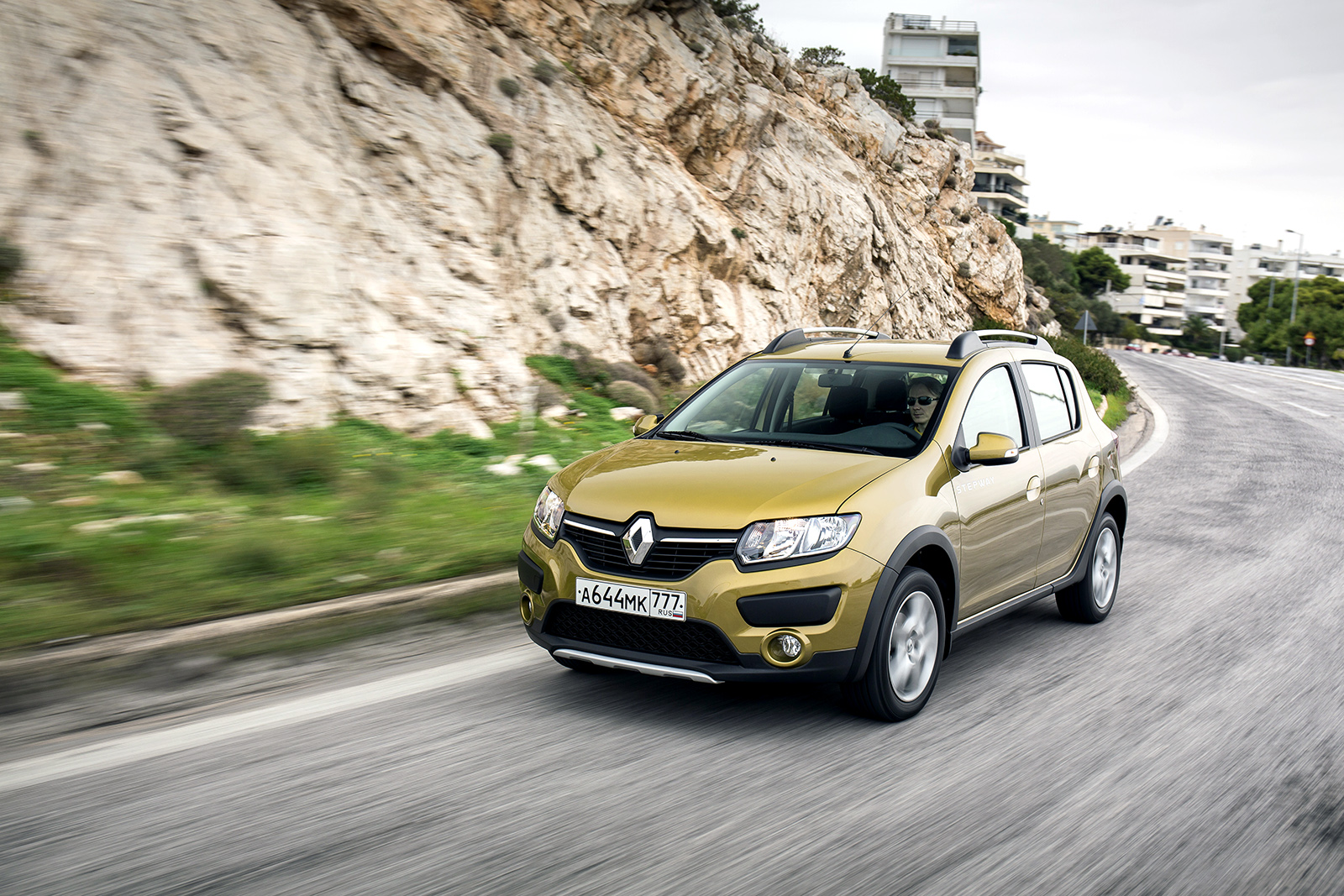 Автомобиль renault sandero stepway