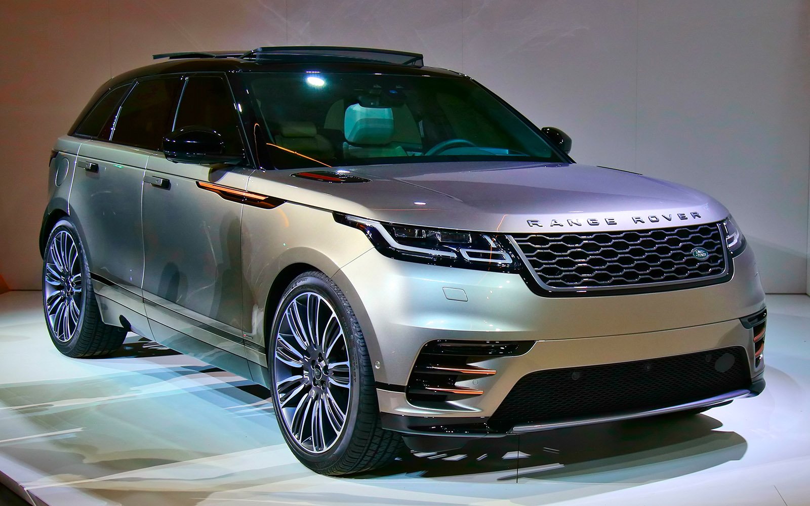 Купить рендж ровер 2023. Range Rover Velar. Range Rover Velar 2017. Рендж Ровер Велар 2023. Новый range Rover Велар.