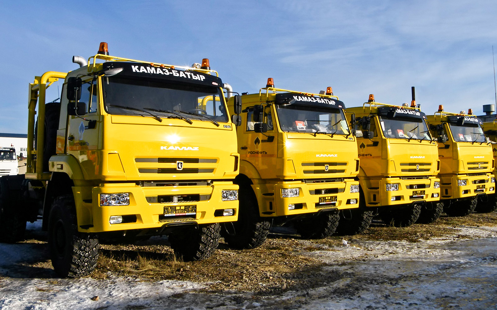 Www kamaz ru. КАМАЗ 65225 РИАТ. КАМАЗ тягач РИАТ. КАМАЗ 5220. КАМАЗ 65228 (8×8).