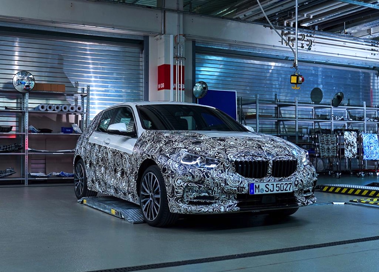 Диоды по кругу и цифровые приборы: новые детали о самом доступном BMW