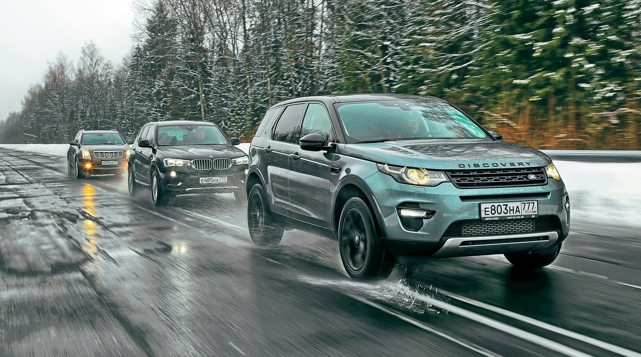 Сравнительные тест драйва. Land Rover Discovery Sport vs Toyota rav4. Discovery Sport vs Sportage. Ленд Ровер Дискавери 5 SRX. Дискавери vs Sport.